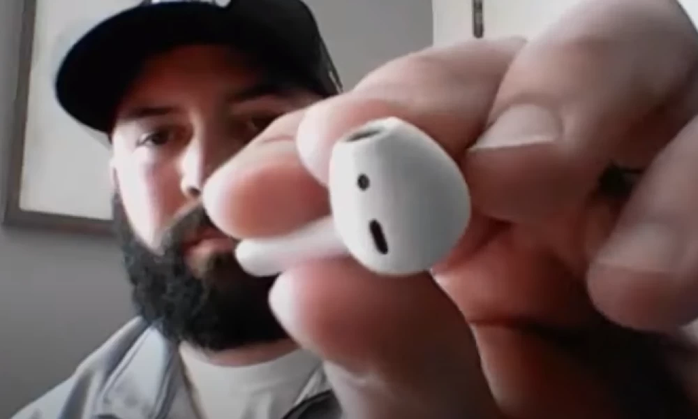 ΗΠΑ: Τραγελαφικό!- Κατάπιε το AirPod ακουστικό μέσα στον ύπνο του